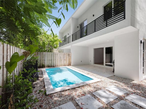 3164 Plaza St, Coconut Grove FL 33133