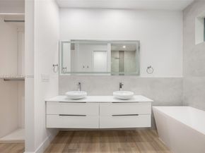 3164 Plaza St, Coconut Grove FL 33133