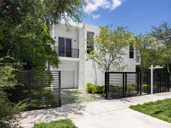 3164 Plaza St, Coconut Grove FL 33133