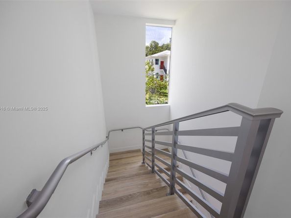 3164 Plaza St, Coconut Grove FL 33133
