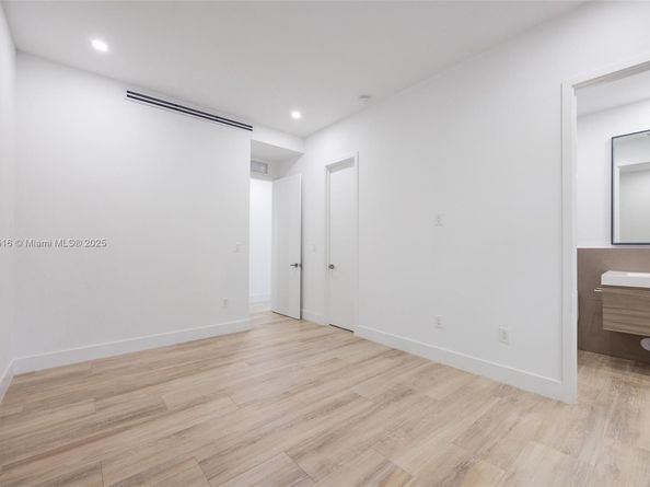 3164 Plaza St, Coconut Grove FL 33133