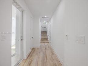 3164 Plaza St, Coconut Grove FL 33133