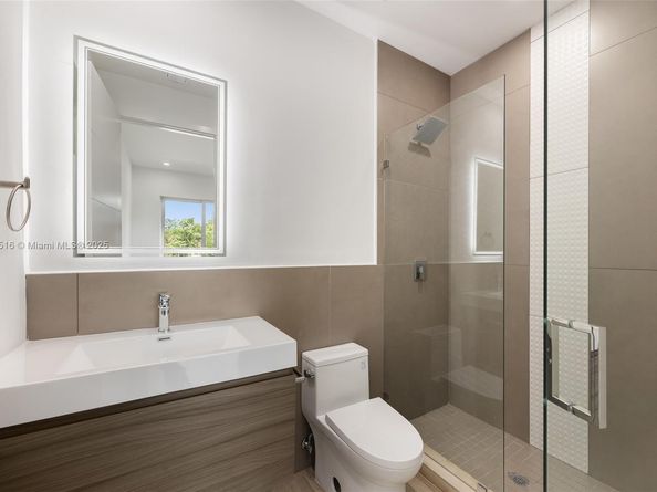 3164 Plaza St, Coconut Grove FL 33133