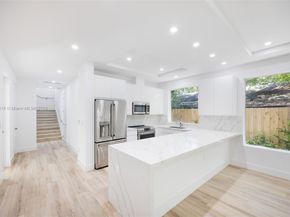 3164 Plaza St, Coconut Grove FL 33133