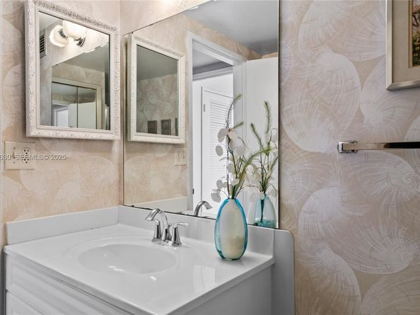 500 Three Islands Blvd 917, Hallandale Beach FL 33009