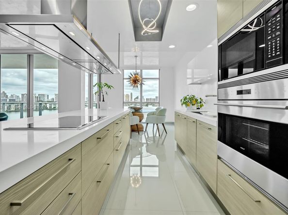 17301 Biscayne Blvd 910, North Miami Beach FL 33160