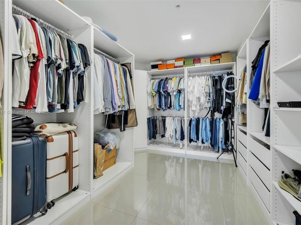 17301 Biscayne Blvd 910, North Miami Beach FL 33160