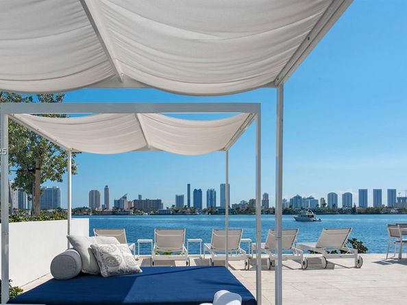 17301 Biscayne Blvd 910, North Miami Beach FL 33160