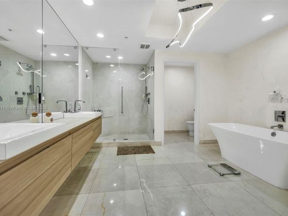 17301 Biscayne Blvd 910, North Miami Beach FL 33160