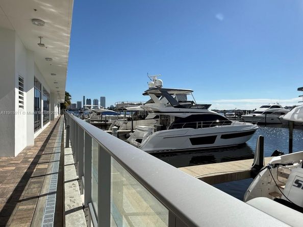 17301 Biscayne Blvd 910, North Miami Beach FL 33160