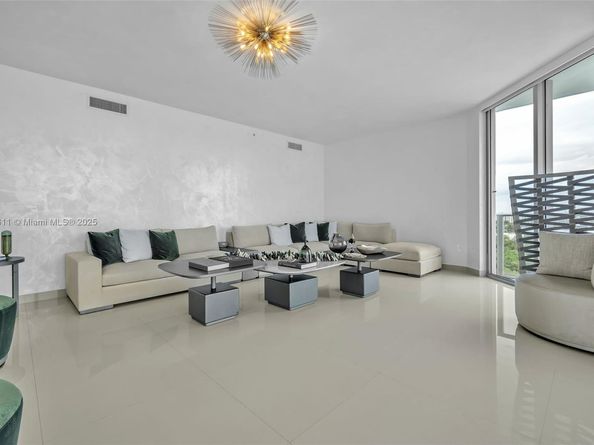 17301 Biscayne Blvd 910, North Miami Beach FL 33160