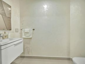 17301 Biscayne Blvd 910, North Miami Beach FL 33160