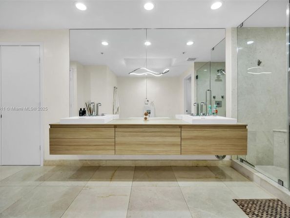 17301 Biscayne Blvd 910, North Miami Beach FL 33160