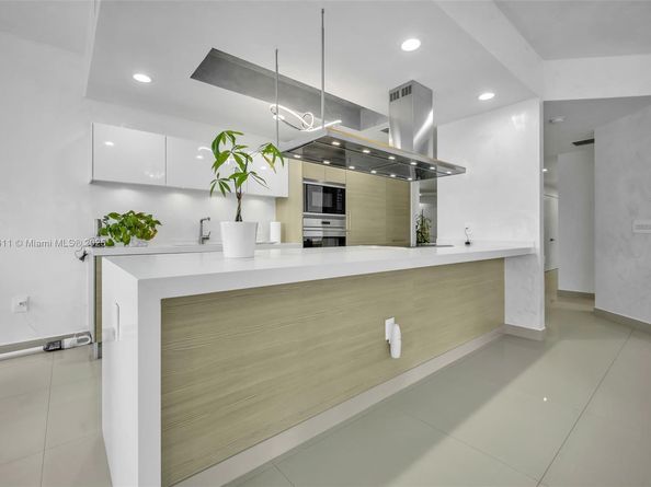 17301 Biscayne Blvd 910, North Miami Beach FL 33160