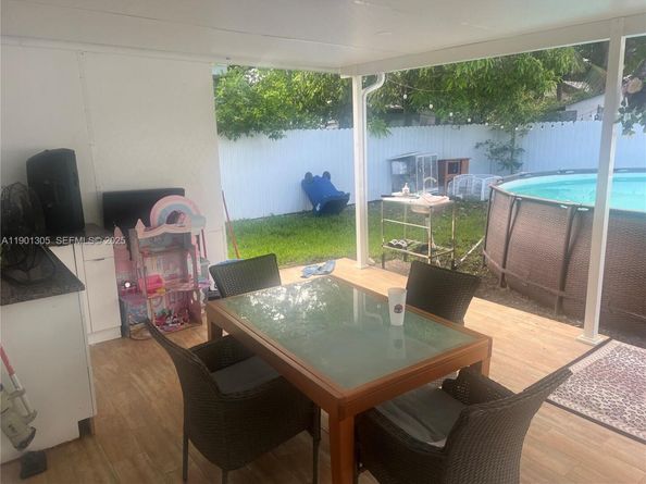 1858 NW 115th St, Miami FL 33167