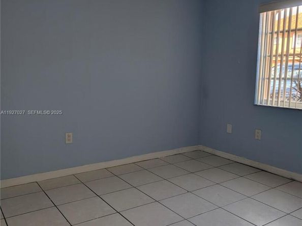 2485 W 76th St, Hialeah FL 33016