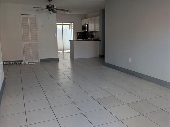 2485 W 76th St, Hialeah FL 33016