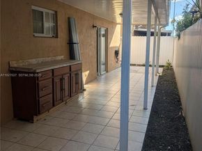 2485 W 76th St, Hialeah FL 33016