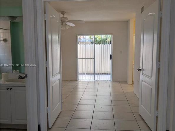 2485 W 76th St, Hialeah FL 33016