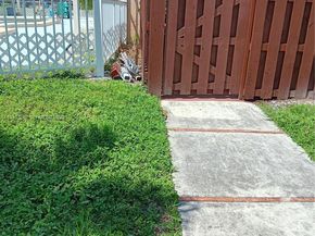 271 W Park Dr 17, Miami FL 33172