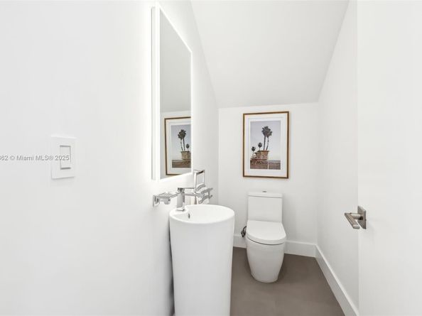 425 Harbor Dr, Key Biscayne FL 33149