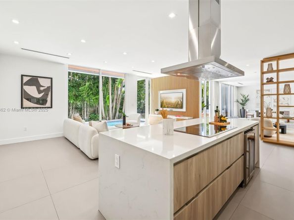 425 Harbor Dr, Key Biscayne FL 33149