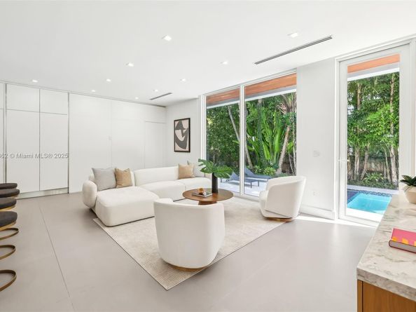 425 Harbor Dr, Key Biscayne FL 33149