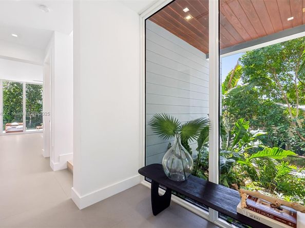 425 Harbor Dr, Key Biscayne FL 33149