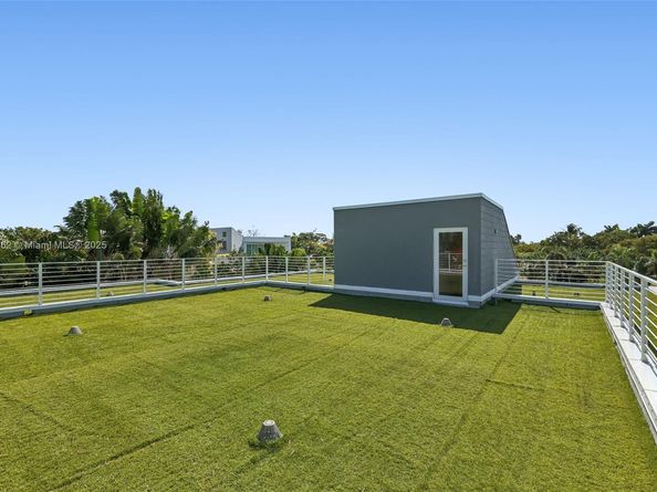 425 Harbor Dr, Key Biscayne FL 33149