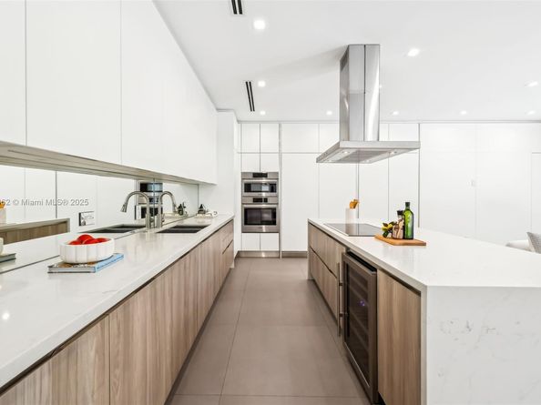 425 Harbor Dr, Key Biscayne FL 33149