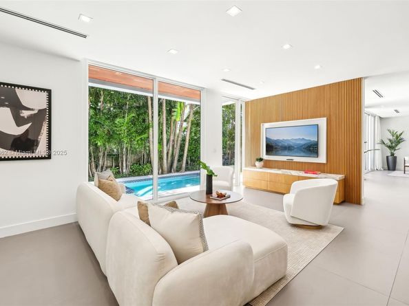 425 Harbor Dr, Key Biscayne FL 33149