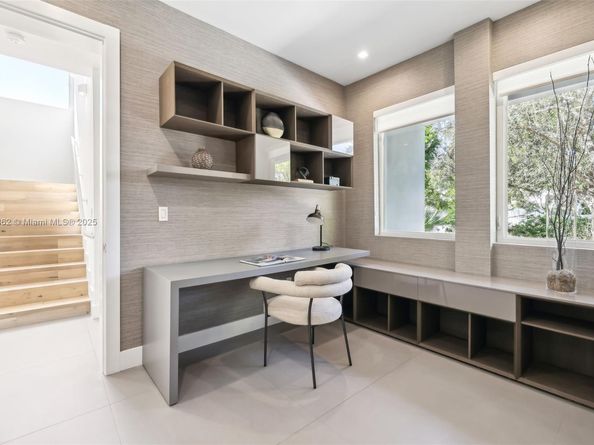 425 Harbor Dr, Key Biscayne FL 33149
