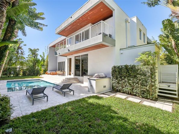 425 Harbor Dr, Key Biscayne FL 33149