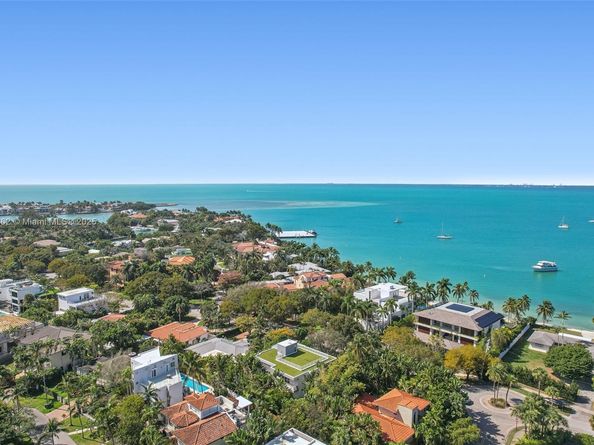 425 Harbor Dr, Key Biscayne FL 33149