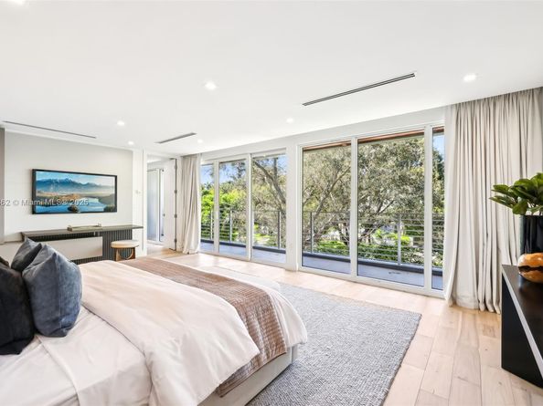 425 Harbor Dr, Key Biscayne FL 33149