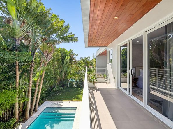 425 Harbor Dr, Key Biscayne FL 33149