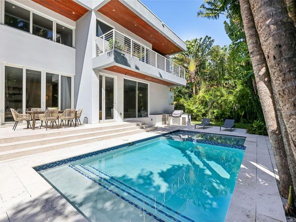 425 Harbor Dr, Key Biscayne FL 33149