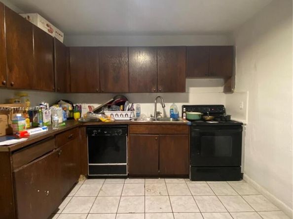 3956 NW 182nd Ln, Miami Gardens FL 33055