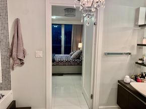 200 Biscayne Boulevard Way 4011, Miami FL 33131