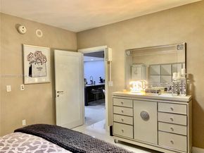 200 Biscayne Boulevard Way 4011, Miami FL 33131