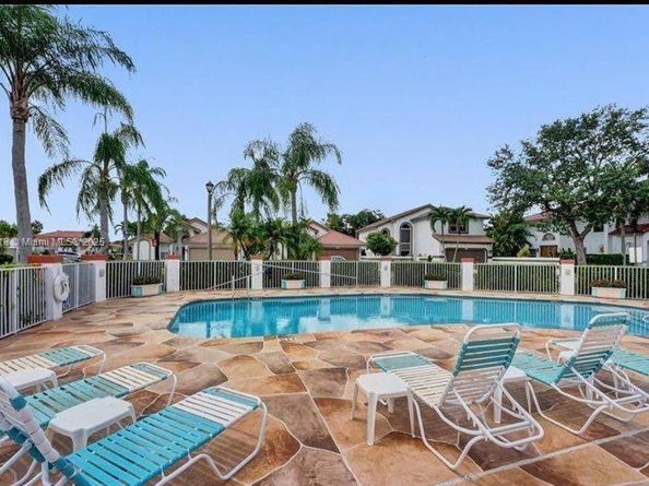 6953 Columbia Ct, Margate FL 33063