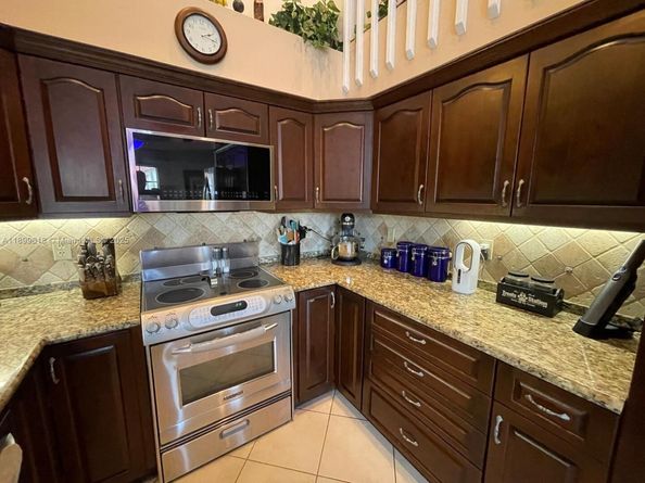 6953 Columbia Ct, Margate FL 33063