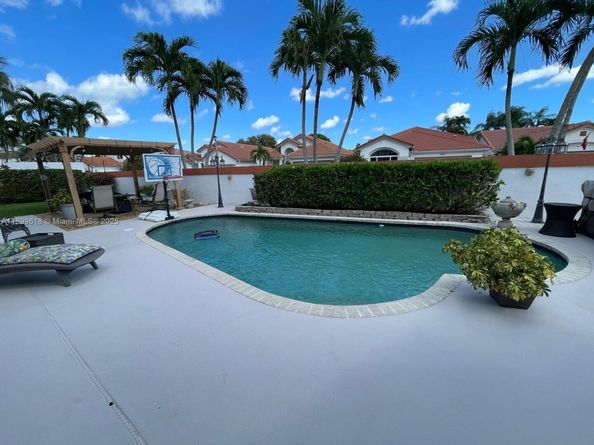 6953 Columbia Ct, Margate FL 33063