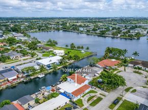 10981 SW 44th St, Miami FL 33165