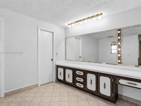 10981 SW 44th St, Miami FL 33165