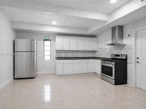 10981 SW 44th St, Miami FL 33165