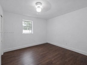 10981 SW 44th St, Miami FL 33165