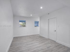 10981 SW 44th St, Miami FL 33165