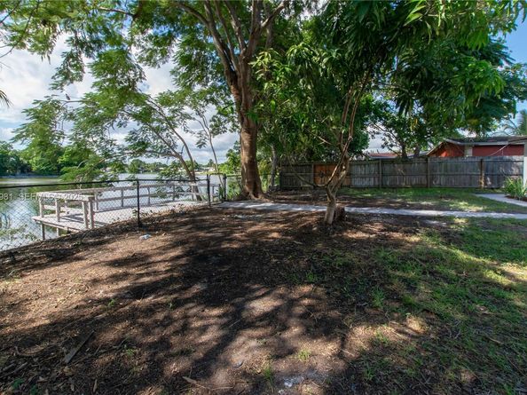 6210 Kimberly Blvd, North Lauderdale FL 33068