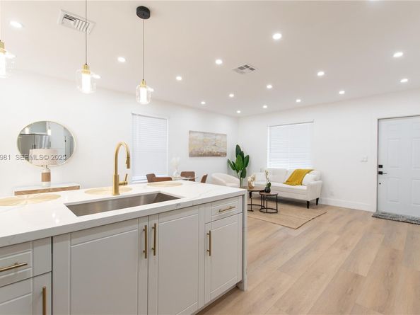 6210 Kimberly Blvd, North Lauderdale FL 33068